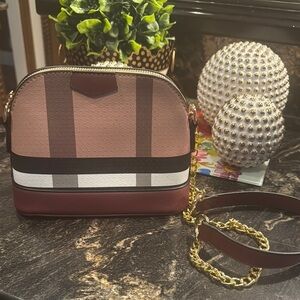 Stylish Women's Bag with Chain Strap